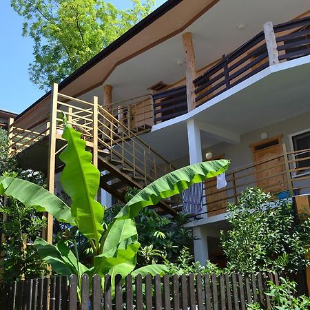 Sun Hotel Guest House Pizunda Esterno foto