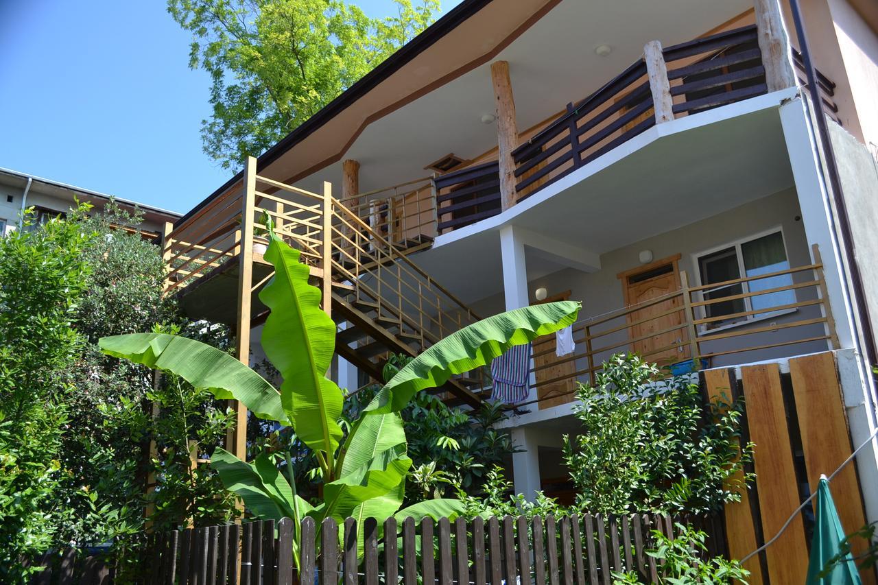 Sun Hotel Guest House Pizunda Esterno foto